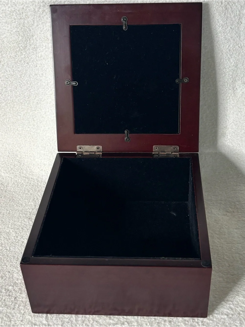 Classic Mahogany Jewelry Organizer Box with Ornate Silver-Tone Top